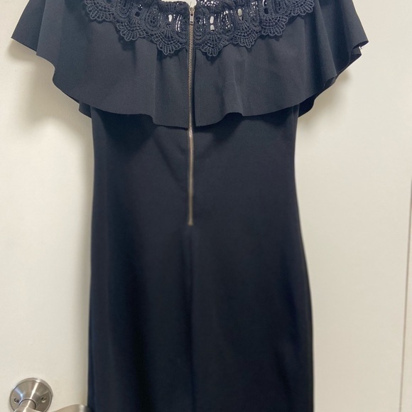 Bcx dress sz 5 black mini w fine details and lace around shoulders - Picture 3 of 7